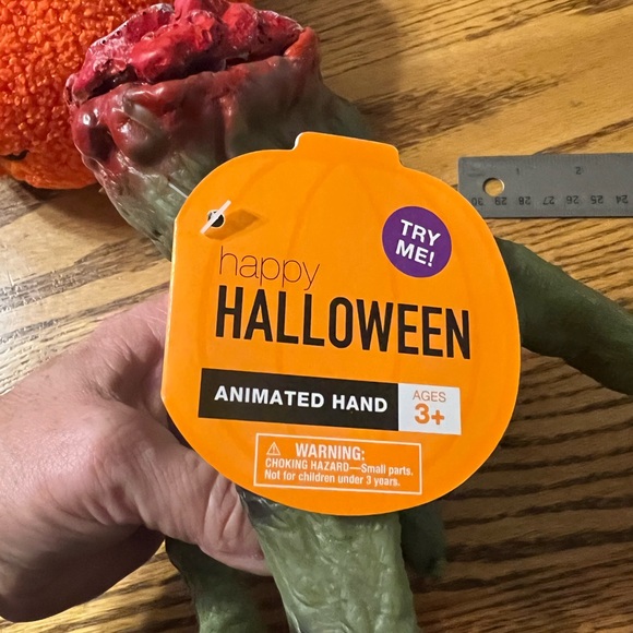 Halloween decorations walking animated hand & pumpkin - Picture 6 of 13